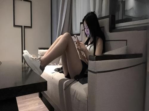 Periksa gadis panggilan secara langsung di hotel