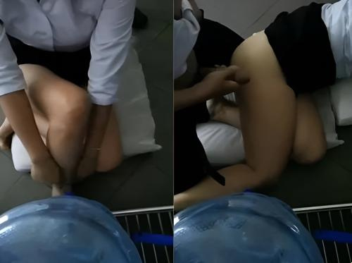 Istirahat makan siang di perusahaan bersama sekretaris