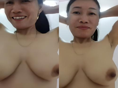 Curhat pada gadis pesawat berpayudara besar