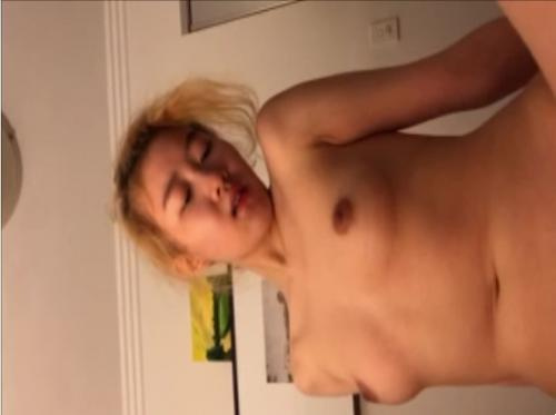 Sialan seorang pelajar dengan pakaian berkualitas tinggi